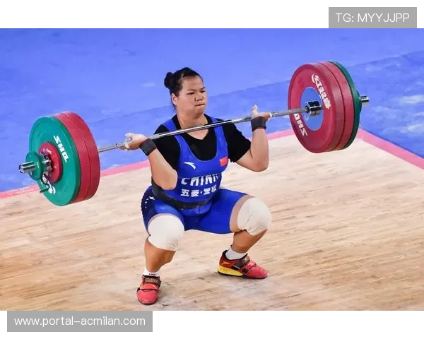 女子举重赛场新生力量崛起，年轻选手不断挑战更高重量