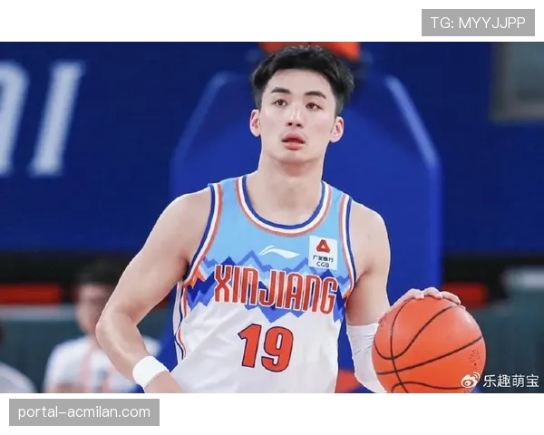 【2026年4月CBA联赛赛季风格演化路径·赛中·聚焦特写:新疆队于德豪关键时刻抢断,发动长传助攻快下得分
